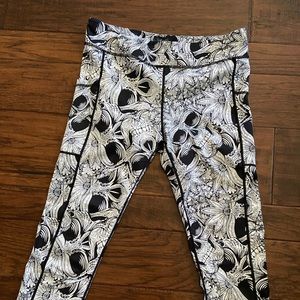 Skull Workout capri leggings. CVG Color Me Badass.